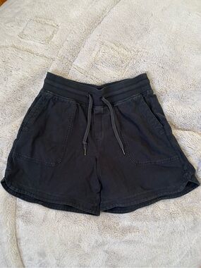 Athleta Women’s Long Black Shorts Size Medium